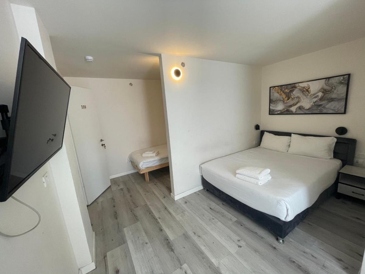 Hermitage Hotel Bat Yam Bagian luar foto
