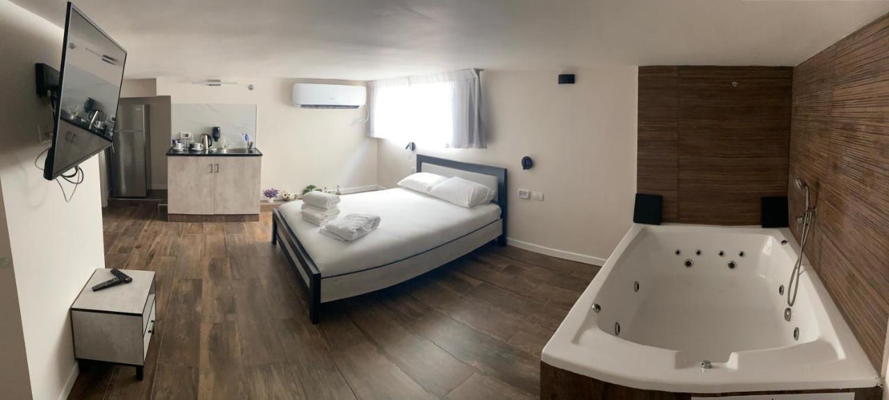 Hermitage Hotel Bat Yam Bagian luar foto